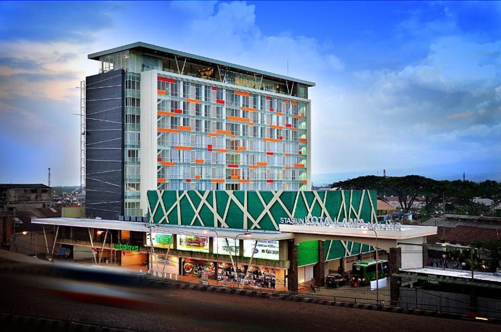 Ascent Premiere Hotel And Convention Malang Exterior foto