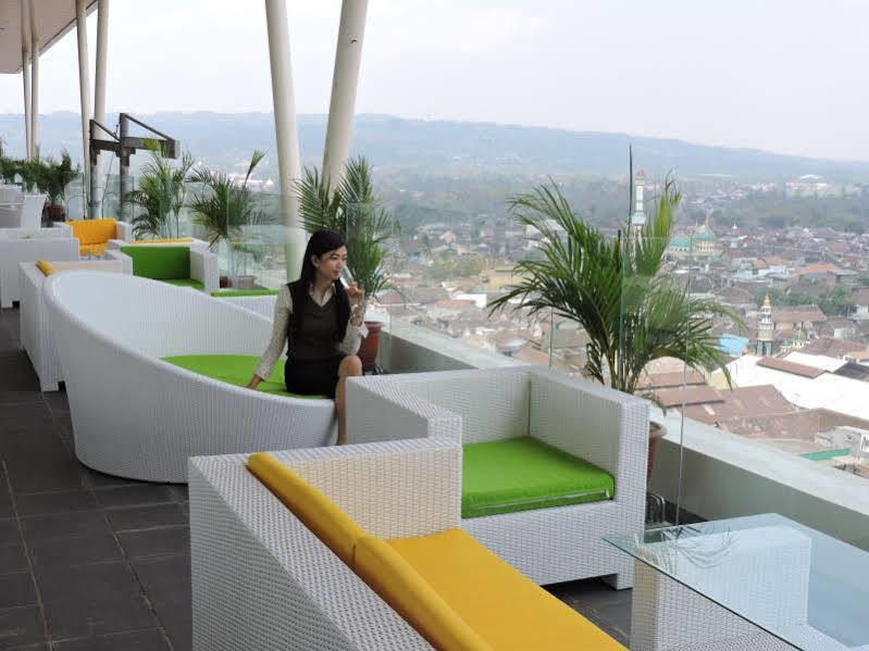 Ascent Premiere Hotel And Convention Malang Exterior foto