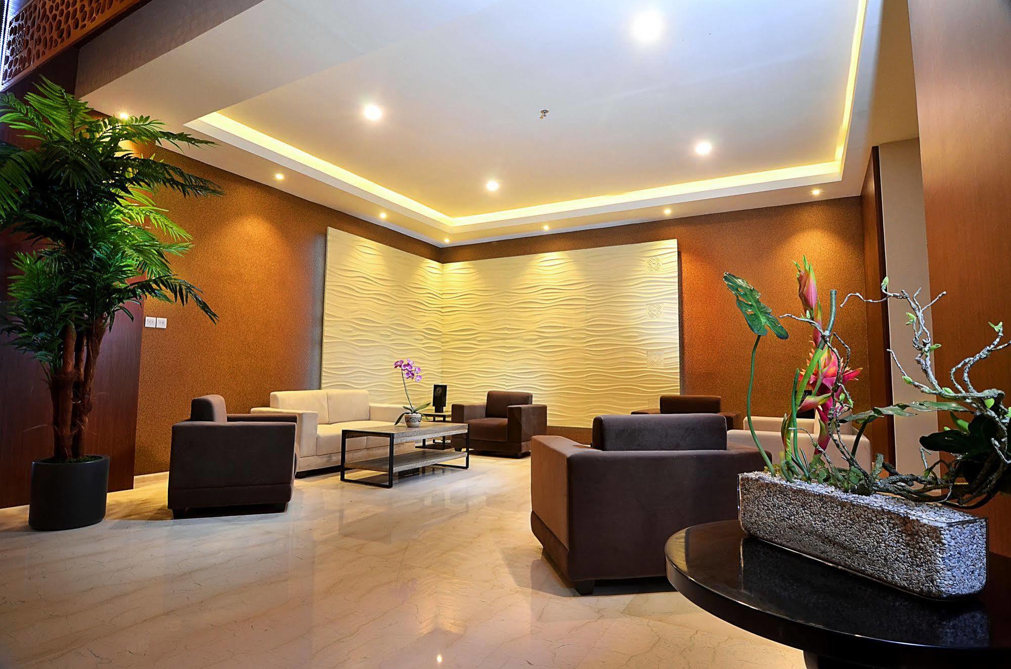 Ascent Premiere Hotel And Convention Malang Exterior foto