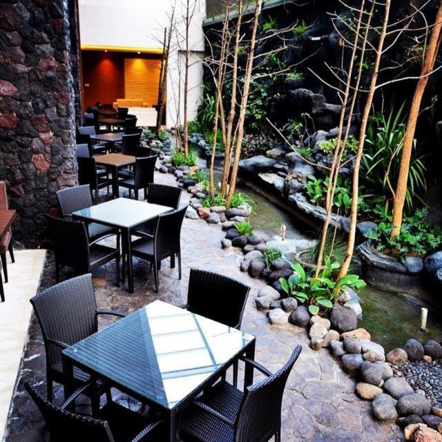 Ascent Premiere Hotel And Convention Malang Exterior foto