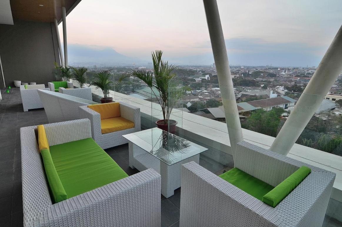 Ascent Premiere Hotel And Convention Malang Exterior foto